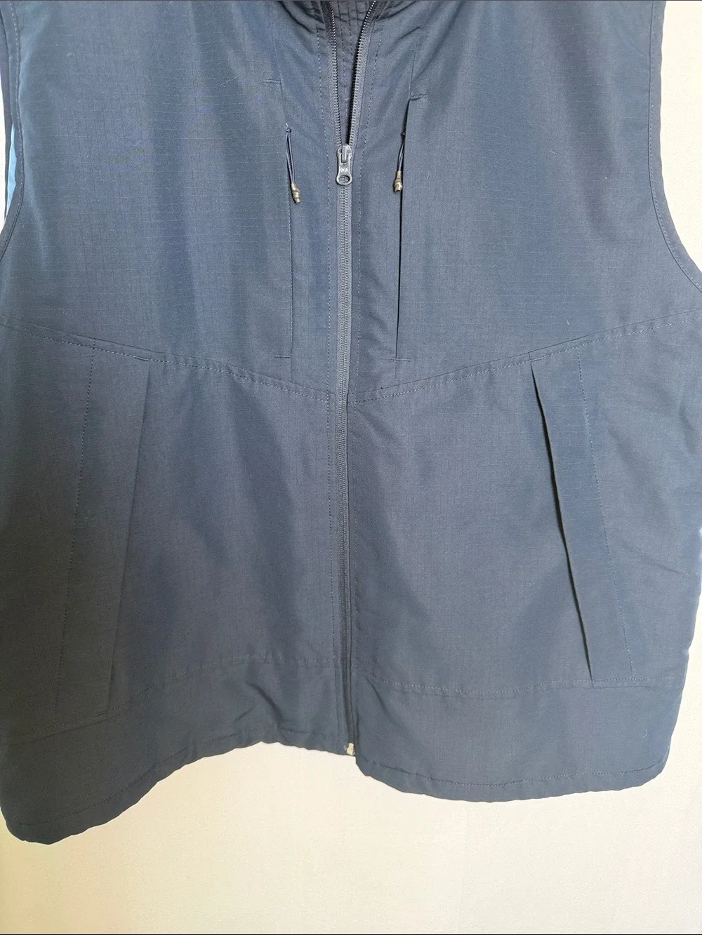 Land's End Men's Navy Sleeveless Vest Jacket Size XXL Hidden Hood Casual Travel